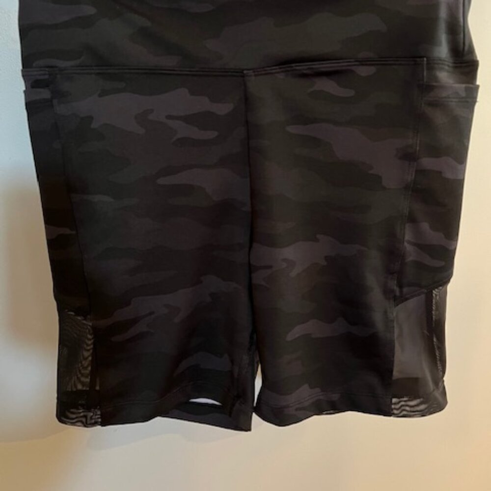 Victoria’s Secret PINK Active Ultimate Black Camo Bike Short Size Medium M